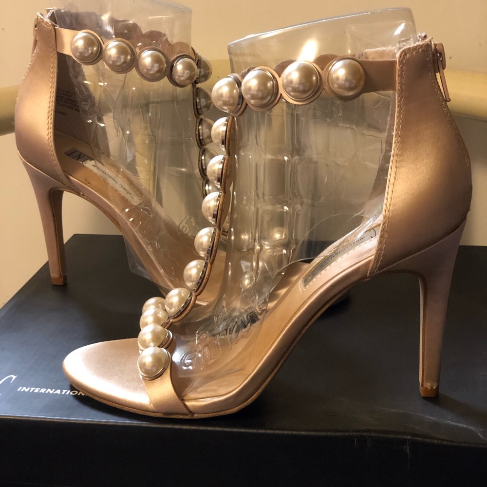 NWT INC Pearl Raechelle Sandals
